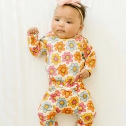 Itty Bitty Kid's Boutique Smiley Flower Lounge Set