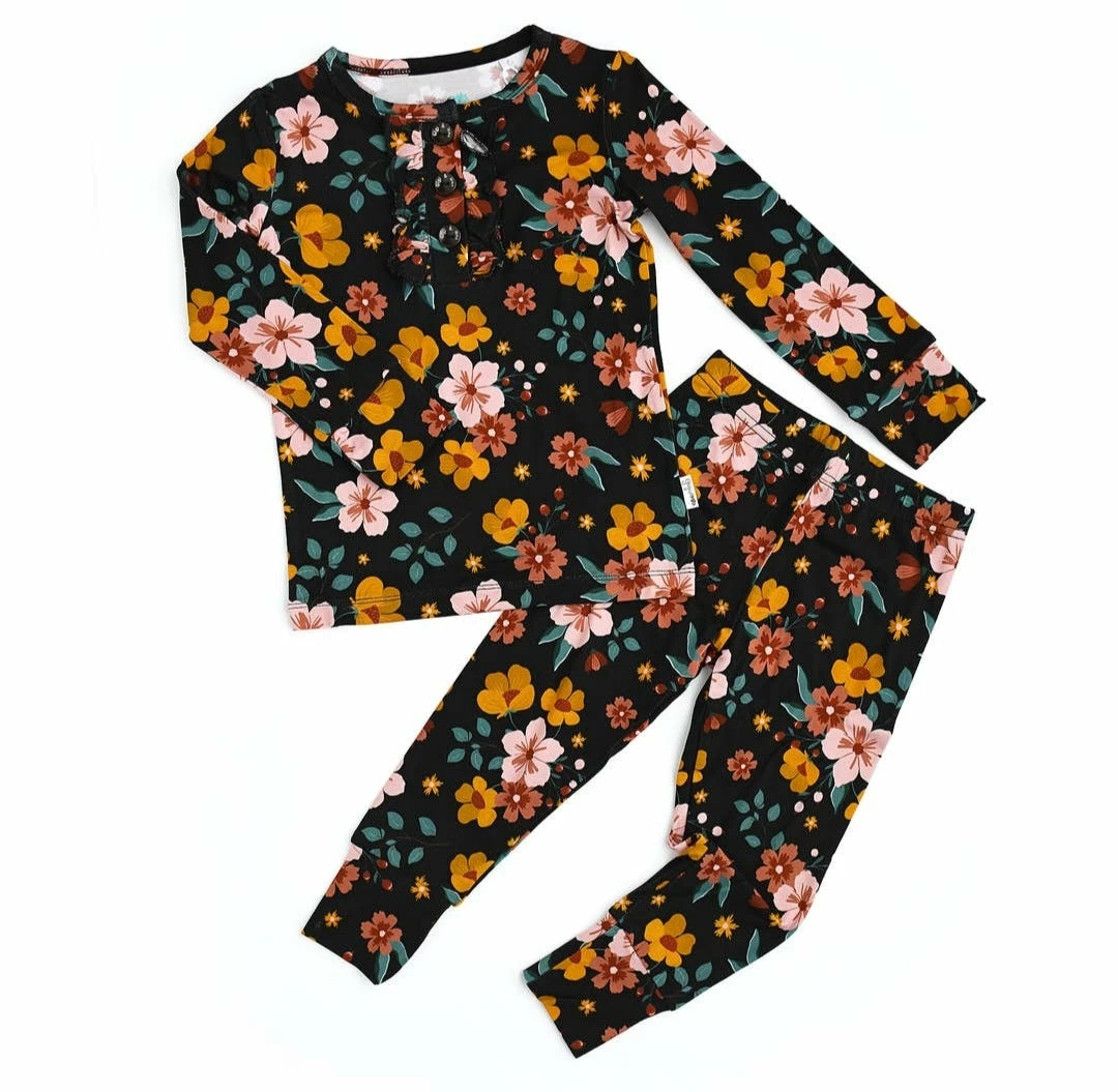 Brand new ✔️ Itty Bitty Kid's Boutique Elena Ruffle Two Piece Set 👧 Girls 🤩 3 Itty Bitty Kid's Boutique Elena Ruffle Two Piece Set Girls